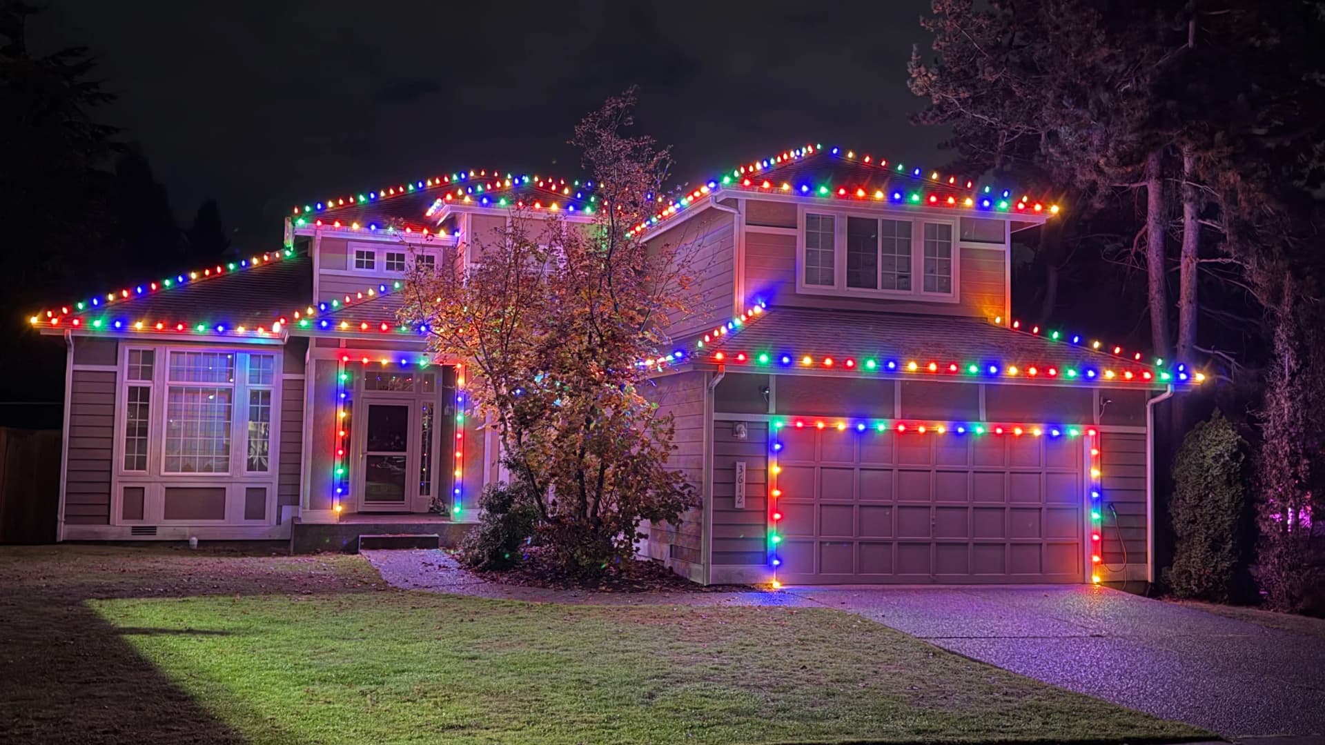 Christmas Light Installation in Puyallup Done Right image